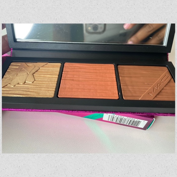 MAC Shiny Pretty Things Eyeshadow Palette - Picture 3 of 6